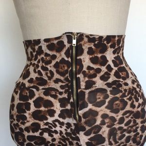 High waist leopard print leggings, front metal zipper, marked M but fit S